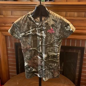NWOT MOSSY OAK break-up infinity tshirt, camo/pink, size Medium
